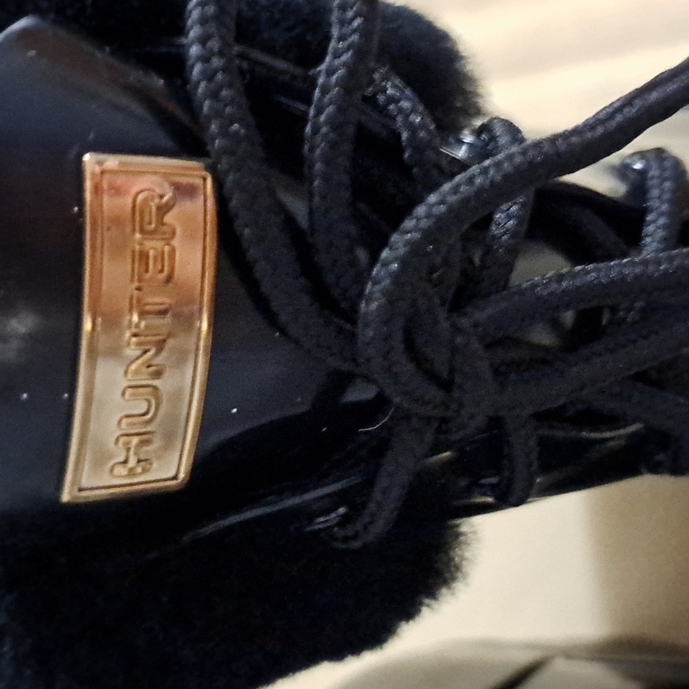 Hunter patent leather ankle boot. Size 10....Wedge heel, very good condition.